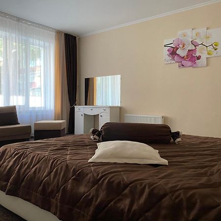 Орхідея Hotel Romny Exterior photo