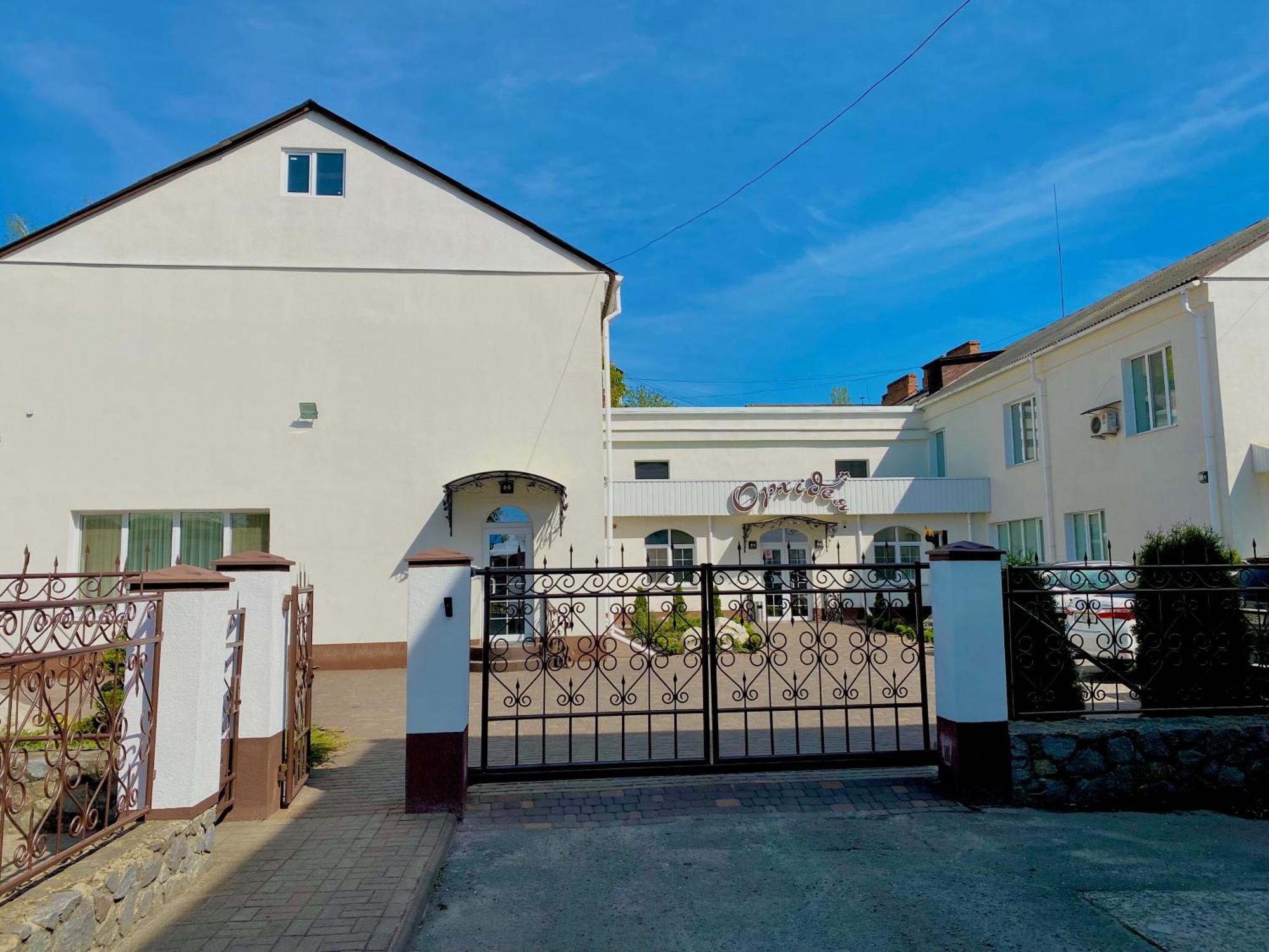 Орхідея Hotel Romny Exterior photo